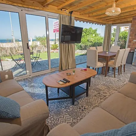 One Bedroom Chalet Managed By Lilly Apartments